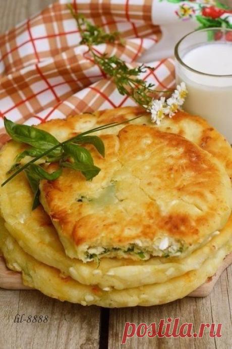 Сырные лепешки с разными начинками.