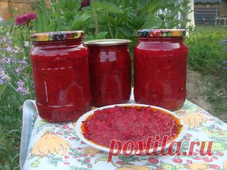 ФРАНЦУЗСКАЯ Свекольная Икра, ОСТРЕНЬКАЯ и СОЧНАЯ.
2 кг. свеклы (очистить, натереть на терке)
1 кг. моркови (очистить, натереть на терке)
1 кг. лука (очистить и мелко нарезать)
0,8 кг. помидоров (прокрученных на мясорубке)
1 стручок горького перца (прокрутить вместе с помидорами)
80 ми.л. уксуса 9%
1 ст.л. соли с горкой (солить надо по вкусу,может понадобиться больше)
80 гр.сахара (2-3 ст.л. с горкой)
250-300 ми.л. растит.масла
1 головка чеснока (очистить и пропустить через...