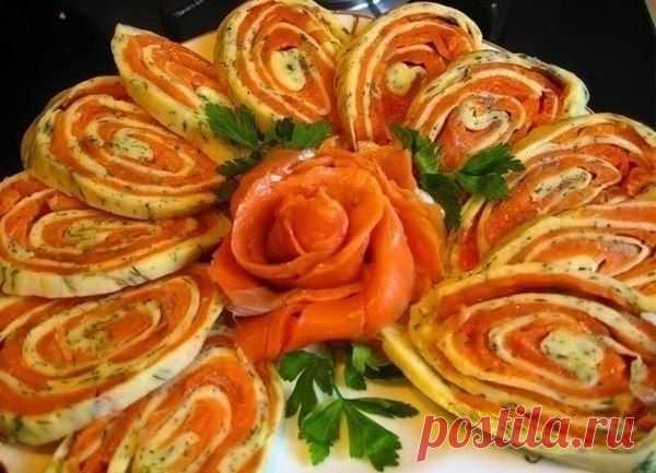Удивительно вкусный сырный рулет с семгой.