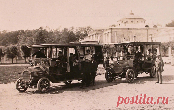 Юбилей маршрутки 













 110 лет назад, 30 июля (по новому стилю) 1907 года, по Москве поехали первые механические омнибусы. Граф А.Д. Шереметев на свои деньги приобрел в Германии 12-местный 
