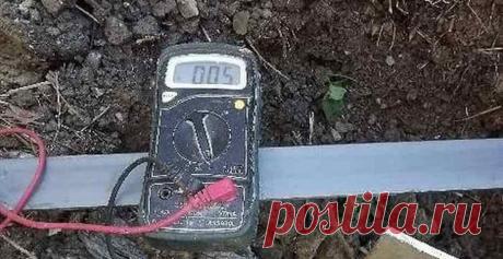 В статье строительного журнала рассказывается о том, как проверить сопротивление заземления мультиметром, а также под нагрузкой измеряя напряжение