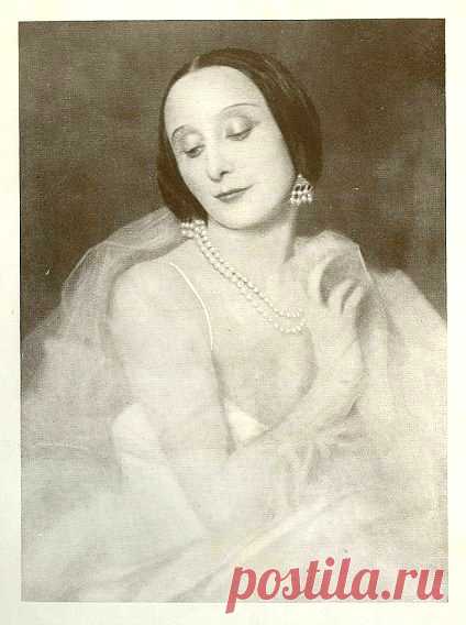 Четыре "русские" розы XX века: 'Анна Павлова', 'Вера Зорина', 'Ольга Чехова' и 'Людмила Белоусова'