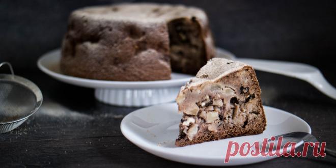 Яблочно-ореховая шарлотка из цельнозерновой муки