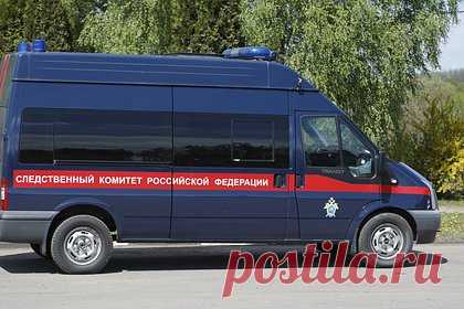 Российский пенсионер насмерть забил сожительницу стеклянной бутылкой после ссоры. В Лабытнанги суд приговорил к семи годам лишения свободы 70-летнего мужчину за убийство сожительницы. Ночью 21 апреля фигурант и его сожительница, находящиеся в запое, поссорились. Тогда пожилой мужчина избил гражданскую жену руками, ногами и стеклянной бутылкой по голове и телу, нанеся смертельные ранения.