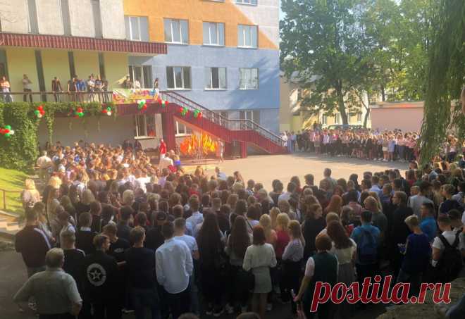 В Молодечненском государственном колледже прошла торжественная линейка, посвященная началу учебного года и Дню знаний - Новости колледжа - Молодечненский государственный колледж