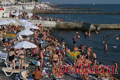 Раздражающая привычка туристов на пляже вызвала споры среди россиян. Раздражающая привычка туристов на пляже попала на видео и спровоцировала споры в сети среди россиян. На кадрах показано происходящее на одном из муниципальных пляжей Сочи — в условиях большого наплыва отдыхающих некоторые туристы заранее заняли себе место у моря с помощью полотенец и ушли по своим делам.