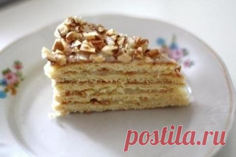 Торт на сковороде за полчаса!

Безумно вкусный тортик за полчаса. По вкусу чем-то похож на «Рыжик» и «Наполеон» вместе взятые. Этот рецепт я испробовала в разных интерпретациях и сочетаниях. Вот самый оптимальный вариант, очень рекомендую.

Ингредиенты:

Тесто:
Сливочное масло – 70 гр. (1/3 пачки),
Мёд – 1 ст. ложка,
Сода – 0,5 ч. ложки,
Сахар – 1/3 стакана,
Яйцо – 1 шт.,
Сметана / Молоко – 1 ст. ложка,
Мука – 1,5 стакана,
Орехи, шоколад, печенье – по вкусу и желанию.

При...