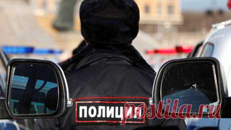 Водителя Mercedes, стрелявшего в воздух, разыскивают в Петербурге. Автомобилиста разыскивают из-за стрельбы в центре Санкт-Петербурга. Об этом сообщает 78.ru. Накануне в полицию обратился мужчина, который рассказал о дорожном конфликте, произошедшем на Литовском проспекте. Во время инцидента один из ...