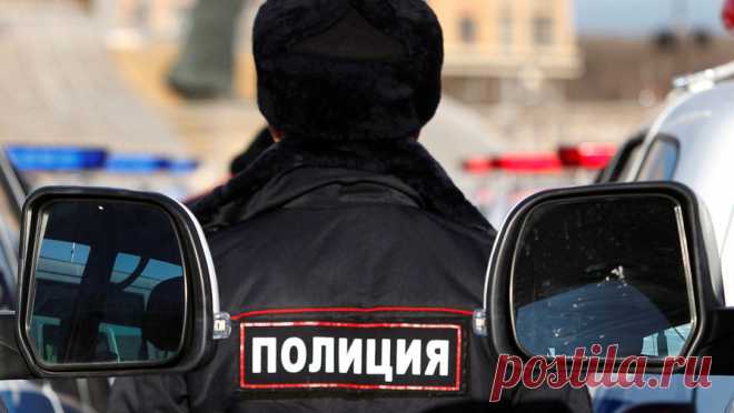Водителя Mercedes, стрелявшего в воздух, разыскивают в Петербурге. Автомобилиста разыскивают из-за стрельбы в центре Санкт-Петербурга. Об этом сообщает 78.ru. Накануне в полицию обратился мужчина, который рассказал о дорожном конфликте, произошедшем на Литовском проспекте. Во время инцидента один из ...