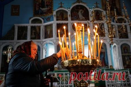 На Украине попытались сорвать литургию УПЦ с помощью боевой песни националистов. В Винницкой области сторонники раскольнической Православной Церкви Украины (ПЦУ) пытались сорвать литургию Украинской Православной Церкви (УПЦ), громко слушая под окнами молельного дома песню «Червона калина», которая считается боевым гимном Организации Украинских Националистов (запрещена в России как экстремистская).
