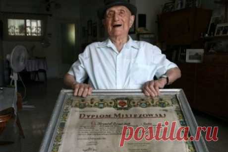 Старейшим мужчиной в мире был признан 112-летний Исраэль Кристал (Yisrael Kristal). Исраэль родился 15 сентября 1903 года, однако документы подтверждающие его возраст были найдены только сейчас. В архивах польского города Лодзь нашлись документы, в которых говориться о том, что мужчина жил здесь в 1918 году и тогда ему было 15 лет. В возрасте 25 лет Кристал женился и работал на кондитерской фабрике, а после начала Второй мировой войны его отправили в концлагерь Освенцим...