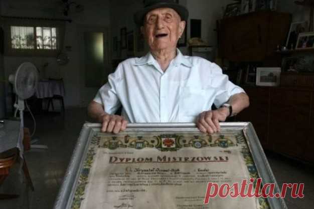 Старейшим мужчиной в мире был признан 112-летний Исраэль Кристал (Yisrael Kristal). Исраэль родился 15 сентября 1903 года, однако документы подтверждающие его возраст были найдены только сейчас. В архивах польского города Лодзь нашлись документы, в которых говориться о том, что мужчина жил здесь в 1918 году и тогда ему было 15 лет. В возрасте 25 лет Кристал женился и работал на кондитерской фабрике, а после начала Второй мировой войны его отправили в концлагерь Освенцим...