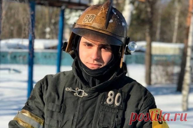 Спасал человека до последнего. Погибшего пожарного похоронят в Королеве. 26-летний герой до последнего пытался спасти человека, зажатого в углу горящей квартиры пламенем, но погиб от падения с 14-го этажа.