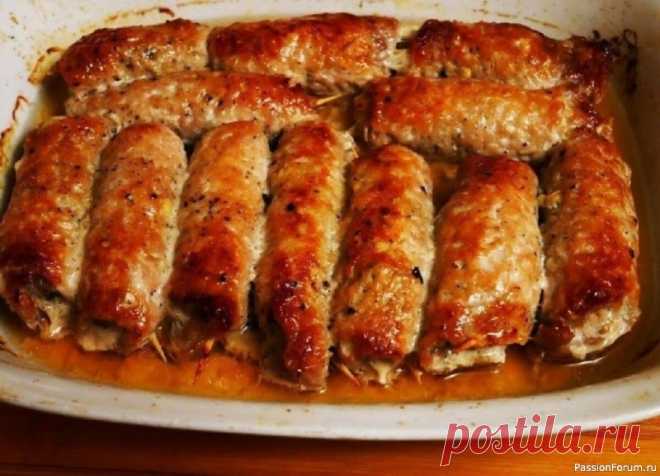 ​Мясные пальчики с грибами Готовим пасхальный стол. Светлого Вам Воскресенья!🍖🥘🍄🕊ИнгредиентыСвинина мякоть - 700 гГрибы шампиньоны - 300 гЛук репчатый - 1 головкаЧеснок - 1 зубчикЯйцо куриное - 1 шт.Панировочные сухари - 100 гМука пшеничная - 100 гМасло растительное - для жаркиСоль поваренная - по вкусуСмесь перцев...