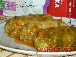 Голубцы с мясом и рисом от Инны Кондрашовой.
Предлагаю приготовить очень вкусные голубцы с мясом и рисом из молодой капусты. Прекрасное блюдо для семейного обеда или ужина! 
Для приготовления вкусных голубцов с мясом и рисом потребуется: 
молодая капуста - 1 небольшой кочан;
фарш из куриного филе - 300 г;
лук - 2 шт.;
рис - 100 г;
морковь - 2 шт.;
томатный сок - 200 г;
укроп; 
соль и перец - по вкусу; 
мука; 
растительное масло. 
Приготовим начинку для голубцов: 
Отвариваем рис до готовности.