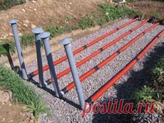 Дренаж и поле фильтрации для септика
Для частного дома, не подключенного к центральной системе канализации, вопрос обустройства септика крайне важен. Именно он отвечает за очистку канализационных стоков, не давая им попадать в грунт или водоемы, загрязняя их.