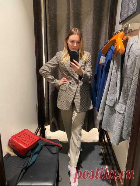Показываю как из 8 вещей получить 20 образов в Massimo Dutti
Приветствую всех читателей Дзена и поздравляю с Новым годом и Рождеством! Когда шампанское выпито, а Оливье съедено, самое время обновить гардероб и собрать универсальную капсулу. Как говорится, в Новый год с новыми вещами! Примерочная магазина Massimo Dutti (фото автора) Качество и простота — вот что важно для капсульного гардероба. Свою капсулу я решила собрать в […]
Читай пост далее на сайте. Жми ⏫ссылку выше
