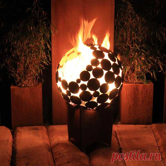 Дизайнерские огненные шары в саду ~ Planetalsad