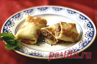 Блинчики с мясом Ингредиенты: Молоко   1000 грамм, Масло растительное рафинированное   100 грамм, Мука пшеничная   320 грамм, Соль  1 ч.л., Сахар  1 ч.л., Сода пищевая   2 грамм, Яйцо куриное  3 шт 180 грамм, Яйцо кур