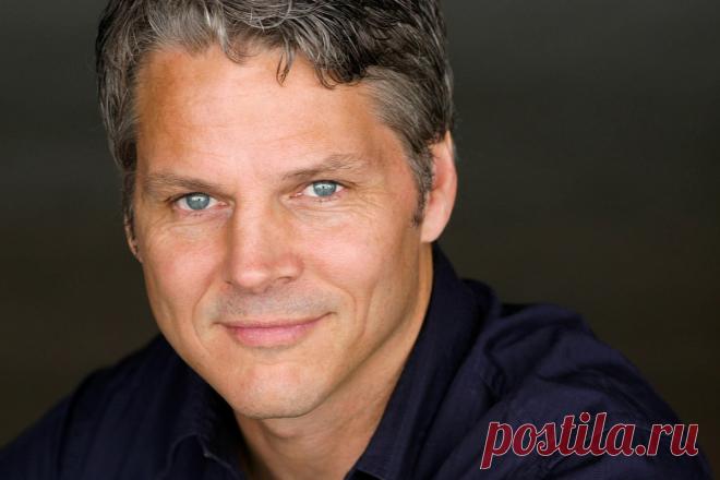 Майкл Рейли Бёрк (Michael Reilly Burke)
- 27 июня, 1964