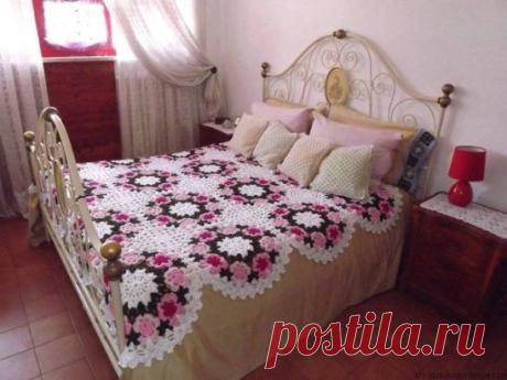 Покрывало из цветочных мотивов https://shkatulka-rukodeliya.com/dlya-doma/pledy-podushki/pokryvalo-iz-tsvetochnyh-motivov