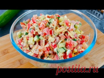 Очень вкусный салат с болгарским перцем Рецепт:1 шт. - болгарский перец1 шт. - огурец200 г. - колбаса150 г. - сыр3 шт. - помидоры3 шт. - вареные куриные яйцаУкроп1/4 ч. л. - соль1/4 ч. л. - черный перец3 ст. л. - майонез