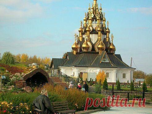 Такого  чуда  никогда  не  видели:  Храм  с  33  куполами,  по  числу  земных  лет  Иисуса  Христа!!!!!!!!!!