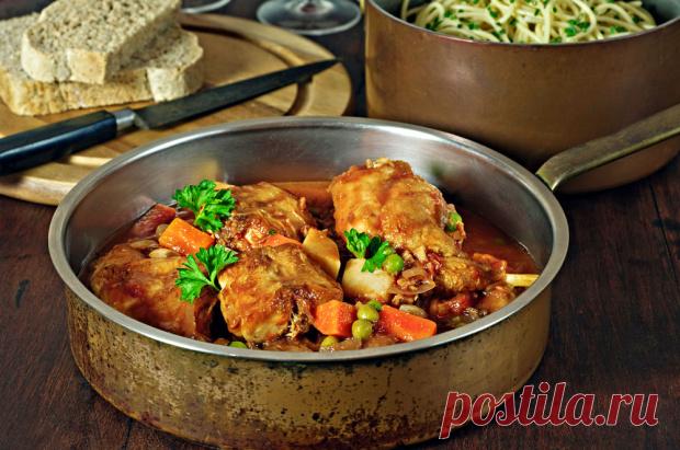 ОТКУДА УШИ ТОРЧАТ: РАГУ ИЗ КРОЛИКА И ЕЩЕ 9 ГЛАВНЫХ БЛЮД МАЛЬТЫ На острове в самом центре Средиземного моря, казалось бы, должны есть только рыбу и морепродукты. Однако национальное блюдо Мальты — рагу из кролика Кролик по-мальтийски Жители острова называют кролика fenek, а само блюдо fenkada: куски мяса обваливают в муке и долго тушат с луком и томатами в...