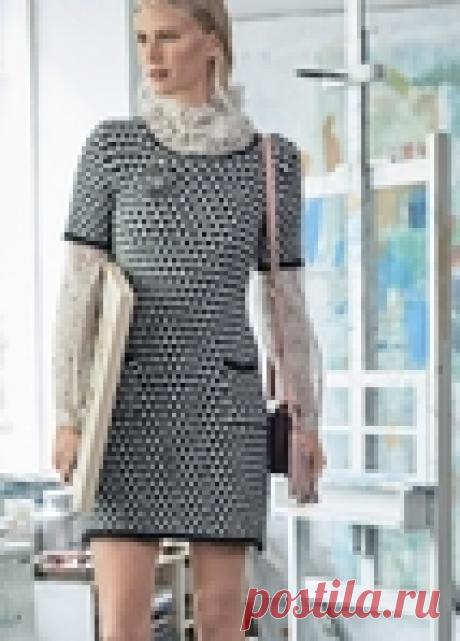 Молодежное платье с цветным узором