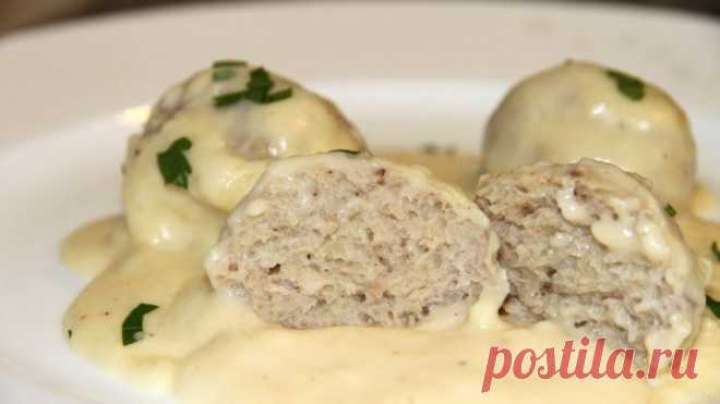 Необыкновенно сочные и нежные куриные фрикадельки в сырном соусе