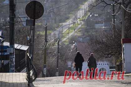 В Запорожье сообщили об обстреле ВСУ жилого квартала в Васильевке. Вооруженные силы Украины обстреляли жилой квартал города Васильевка в Запорожской области. Об этом сообщил врио главы региона Евгений Балицкий. По его словам, по предварительным данным, пострадали свыше 10 человек, на месте работают службы МЧС. Разрушения получила гражданская инфраструктура.