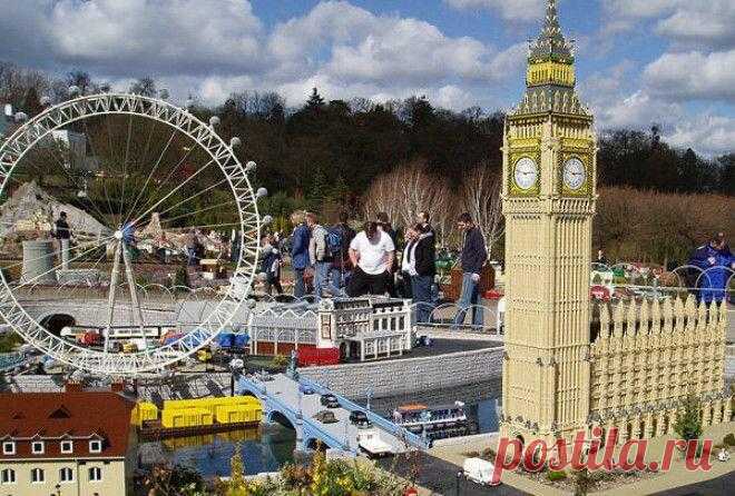 САМЫЕ ГРАНДИОЗНЫЕ СООРУЖЕНИЯ ИЗ LEGO
Из популярного конструктора LEGO можно строить не только крохотные пожарные станции или полицейские участки. Настоящие гуру LEGO создают удивительные конструкции, самые интересные из которых мы представляем в нашей подборке. Колесо обозрения в Лондоне. Церковь, построенная из LEGO в которой расположились 80 лего-человечков. Копия авианосца Гарри Трумэн. Город,...
Читай дальше на сайте. Жми подробнее ➡
