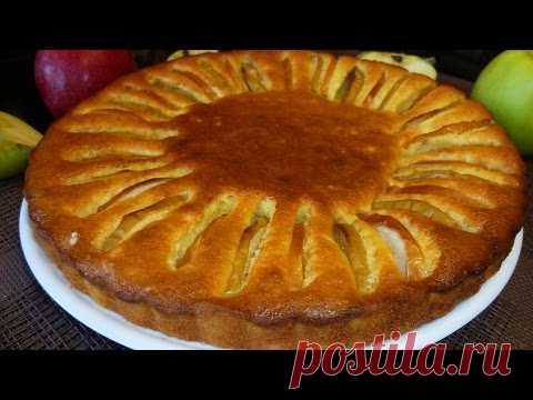 Шарлотка с творогом и яблоками