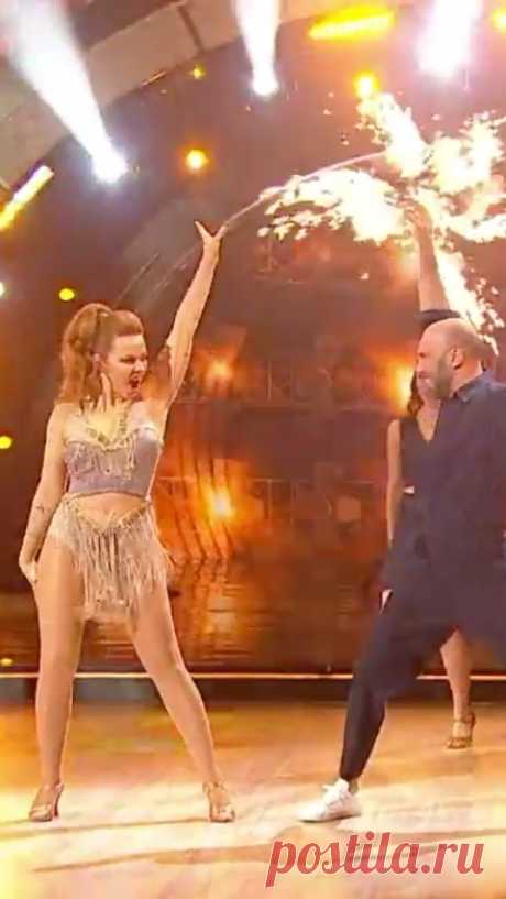 Екатерина Гусева | Актриса. в Instagram: «@tvrussia  Открытие 12 сезона шоу «Танцы со звёздами». Сальса. Исполняют: #ЕвгенийПапунаишвили @e_papunaishvili  #ЕкатеринаГусева…» 24.1 тыс. отметок «Нравится», 1,469 комментариев — Екатерина Гусева | Актриса. (@_ekaterinaguseva_) в Instagram: «@tvrussia  Открытие 12 сезона шоу «Танцы со звёздами». Сальса. Исполняют: #ЕвгенийПапунаишвили…»
