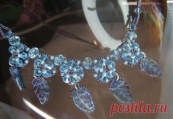 Как сплести колье из бисера "Незабудка"
