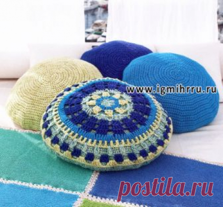 Разноцветные чехлы для круглых подушек. Крючок