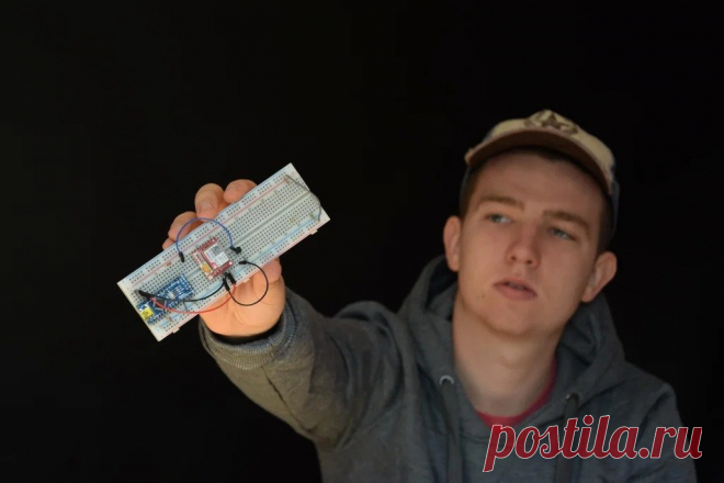 Простой телефон на базе Ардуино Этот простой телефон предназначен только для трех операций: вызов абонента, ответ на вызов и завершение вызова. Устройство пока собрано на макетной плате, но мастер уже разработал для него корпус и заказал плату. Инструменты и материалы:-Arduino Nano;-Макетная плата;-GPRS GSM модуль sim800l