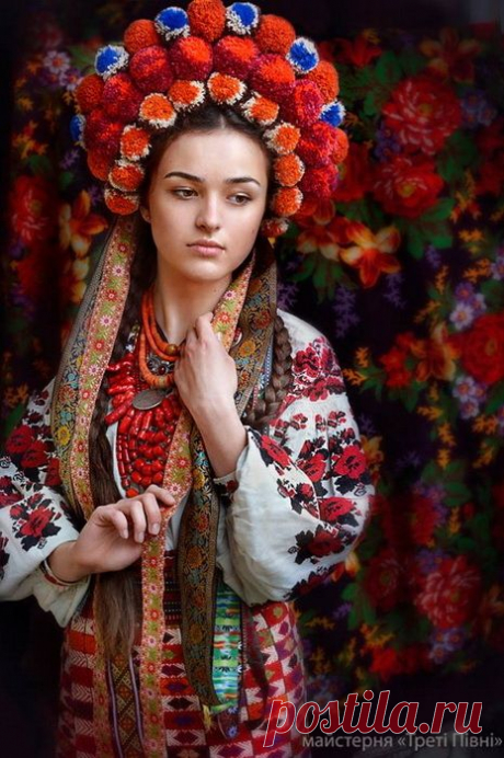 Украинки в национальных костюмах: восхитительный патриотический фотоцикл