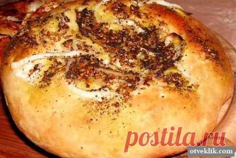 Как приготовить лепешки с луком и чесноком?