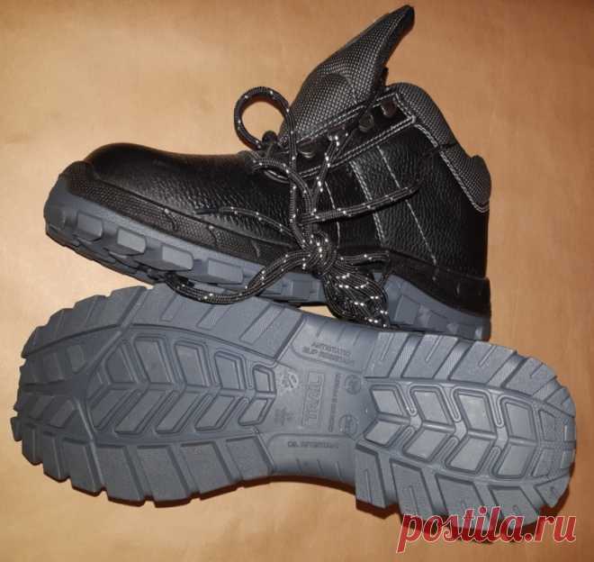 Полуботинки. Бренд Trail. Размер 41. Россия. Спецобувь. Новые.
Стелька 26.2 см. 
Металлическая вставка в носке. Маслостойкая литая подошва.
Маркировка : КЩС М5.
Антистатические противоскользящие.  

#ПолуботинкиБрендTrail
#ПолуботинкиTrail41Размер
#ПолуботинкиБрендTrailРоссия
#ПолуботинкиБрендTrailСпецобувь
#Полуботинки41Размер
#МаслостойкаяЛитаяПодошва
#ПолуботинкиСпецобувь
#ПолуботинкиАнтистатическиеПротивоскользящие