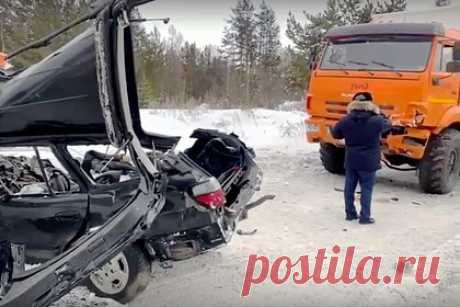 Четыре человека погибли в ДТП с КамАЗом на российской трассе. Четыре человека погибли при столкновении КамАЗа и легкового автомобиля Mazda Capella на трассе А331 «Вилюй» в Иркутской области. По данным регионального управления МВД, жертвами ДТП на российской трассе оказались водитель и три пассажира, находившиеся в иномарке. Водитель грузовика и пассажиры не пострадали.
