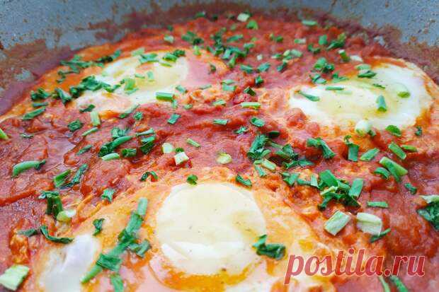 Чирбули по-грузински - БУДЕТ ВКУСНО! - медиаплатформа МирТесен Яичница - самый распространенный завтрак по-русски. Предлагаю приготовить его грузинский вариант - чирбули! Очень вкусная яичница по-грузински никого не оставит равнодушным. В этом блюде особый интерес вызывает соус, который готовится из вполне обыкновенных продуктов, а именно, помидор, лука,
