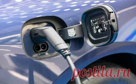 Платные трассы сделают бесплатными для электромобилей с 1 марта. В России с 1 марта запустят эксперимент, который позволит владельцам электромобилей бесплатно проезжать по платным федеральным автотрассам, сообщил «Автодор».