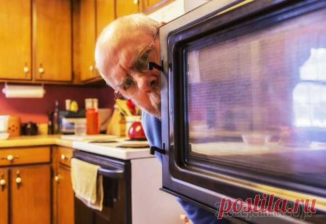 10 возможностей микроволновки, о которых многие и не подозревают Практически у каждого на кухне есть микроволновая печь. Мы используем ее постоянно для подогрева еды и напитков. Но мало кто знает, что возможности этой кухонной техники гораздо шире.
Подборка полезны...