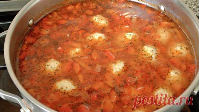 Вкусный Овощной Суп с Мясными Фрикадельками/ Рецепт Супа с Фрикадельками/Готовится Легко и Быстро ИНГРЕДИЕНТЫ:1.Вода 2 - 2,5 л.2.Мясной фарш, на видео фарш из индейки 700 гр.3.Лук 2 шт.(в фарш и суп)4.Морковь 1 шт.5.Помидор свежий 1-2 шт.6.Болгарский перец 1 шт.7.Картофель 350-500 гр.8.Яйцо 1 шт. в фарш9.Соль/Перец по вкусу10.Растительное масло 4 ст.л.11.Сушеный чеснок 1 ч.л.12.Укроп...