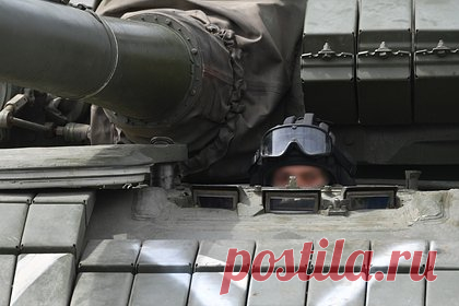 Генерал ВСУ вспомнил первый день российской СВО. Российская группировка, наступавшая с севера, в первые дни специальной военной операции (СВО) имела преимущество над возможностями Вооруженных сил Украины (ВСУ) по меньшей мере в 20-25 раз. Об этом рассказал генерал ВСУ Андрей Соколов. По его словам, система противовоздушной обороны никак не смогла себя проявить.