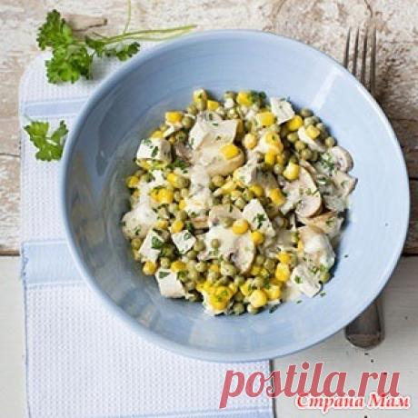 Салат с горошком, кукурузой, грибами и курицей Горошек по –парижски с луком, Bоnduelle Fusion, Bonduelle 0.25 упаковки (100 г) Кукуруза «На пару», Bonduelle 0.33 банки (100 г) Филе куриное (вареное) 200 г Шампиньоны 100 г