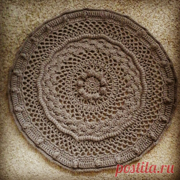 Мягкий уютный круглый коврик для любителей ковров. #рукоделиеурал #первоуральск