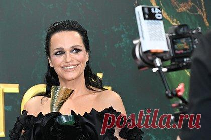 Российская певица не смогла продать квартиру из-за скандала с Долиной