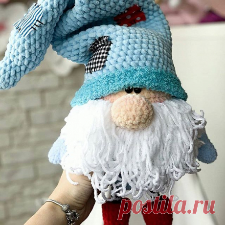 Делюсь своей находкой - схемой вот такого чудесного гнома😍
⠀
Сохраняй себе в копилку, ставь лайк ♥️ и подписывайся на меня @fantazerka_handmade тут ещё много классных схем👍🏻
⠀
Автор @_hand.made.studio_